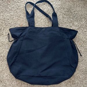 Lululemon black tote bag Side-Cinch Shopper Bag 18L